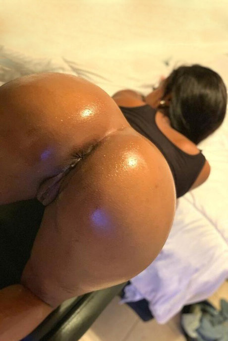 Nahá fotka uniklých OnlyFans od The Stroke Xxx