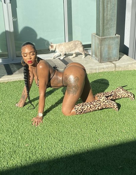 Alasti lekkinud OnlyFans-i pilt Shay Brown