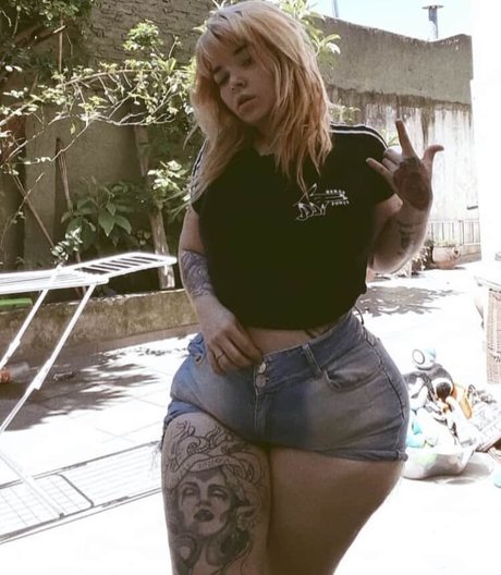 Nacktes geleaktes OnlyFans-Foto von Black Honey