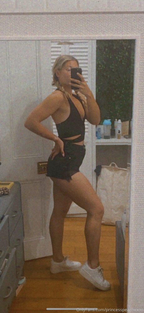 Peachy naked leaks OnlyFans pic