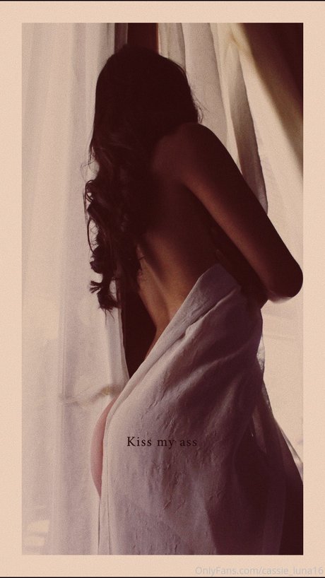 Nacktes geleaktes OnlyFans-Foto von Cassie Luna