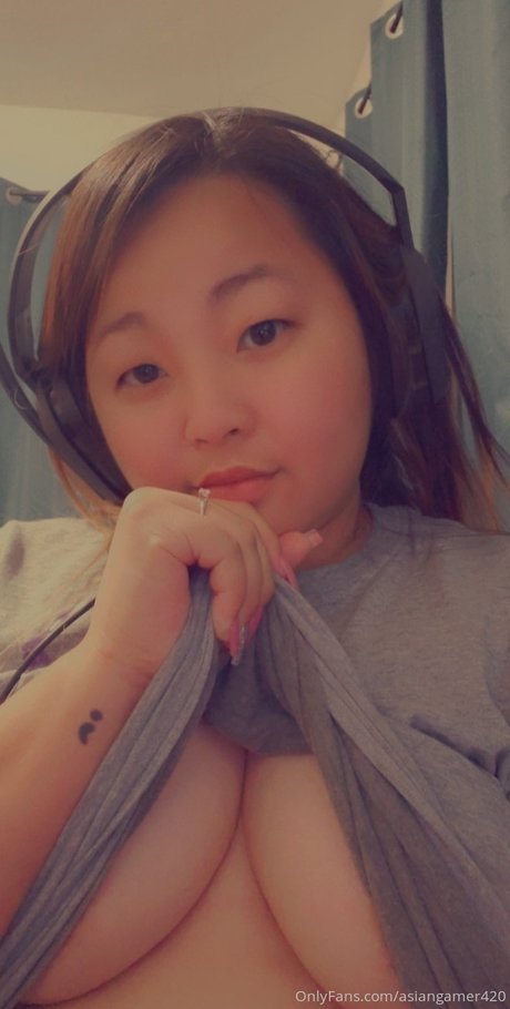 Alasti lekkinud OnlyFans-i pilt Creamy Asian Fantasy