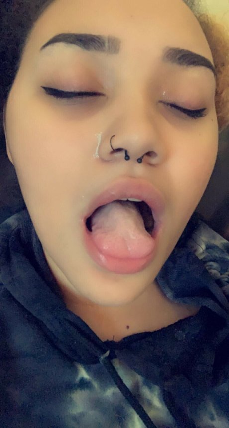 Naken läckt OnlyFans-bild av Roobunnybaby