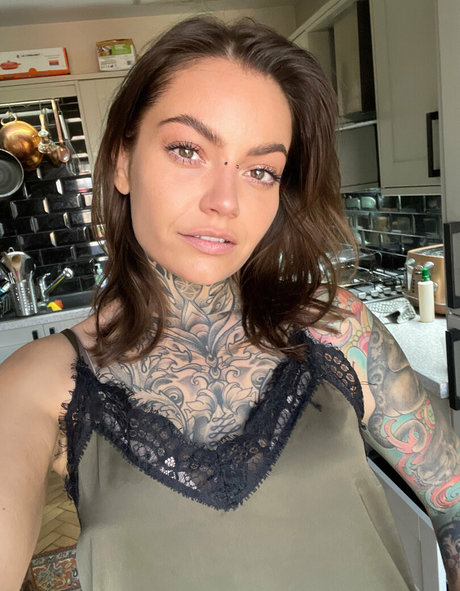 Naakte gelekte OnlyFans-foto van Nikky French