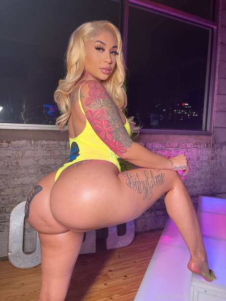 Foto di nudo di fuga di OnlyFans di Lilly Kash