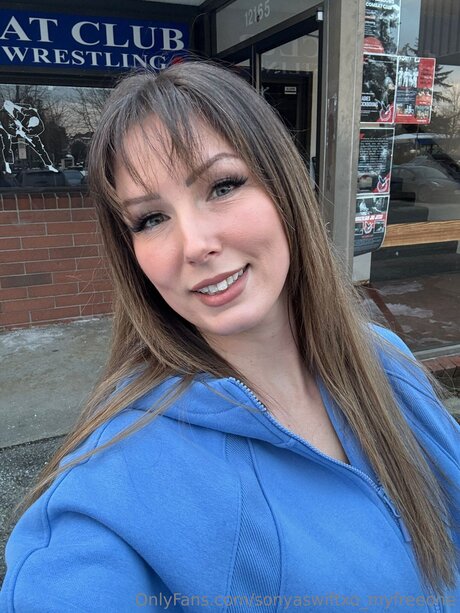 OnlyFans-model Sonyaswiftxo Myfreeone