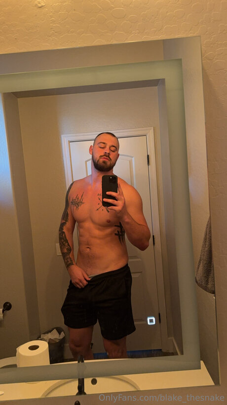 Naken lekkede OnlyFans-bilde av Blake Thesnake