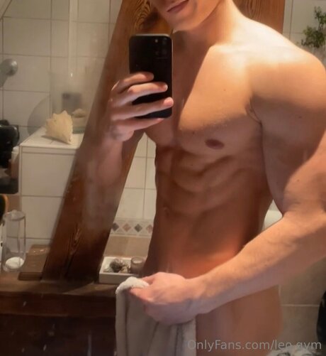 Naakte gelekte OnlyFans-foto van Leo Gym