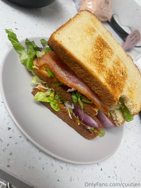 Alasti lekkinud OnlyFans-i pilt Cuuties