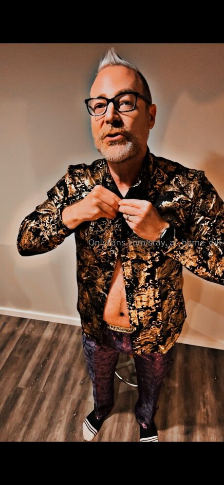 Nacktes geleaktes OnlyFans-Foto von Stay At Home Dilf