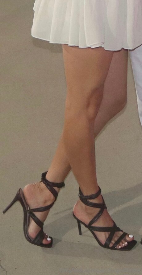 Alasti lekkinud OnlyFans-i pilt Paintingwithtoes