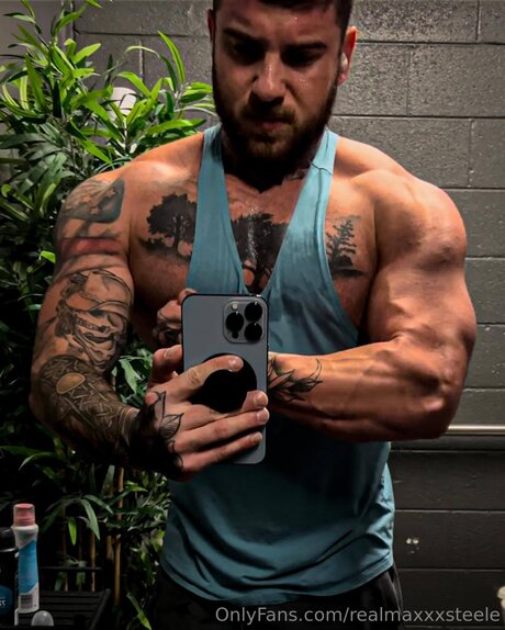 Naken lekkede OnlyFans-bilde av Realmaxxxsteele