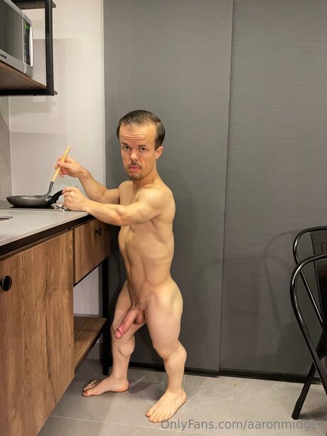 Aaronmidget naked leaks OnlyFans pic