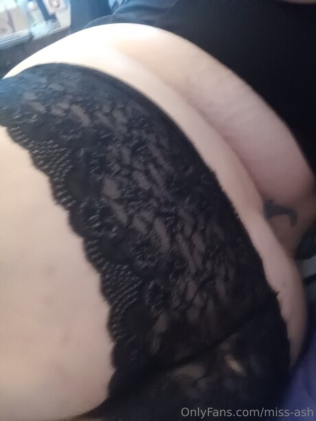 Naken läckt OnlyFans-bild av Miss Ash