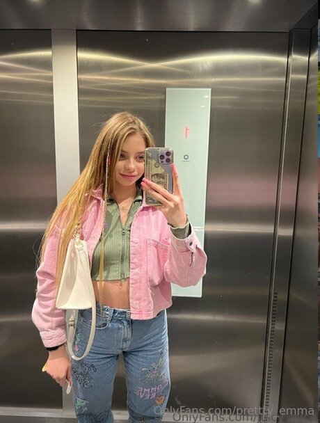 Naakte gelekte OnlyFans-foto van Prettty Emma