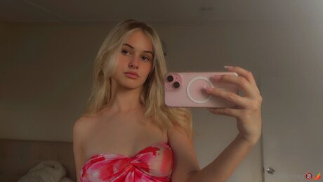 Nacktes geleaktes OnlyFans-Foto von Briella May