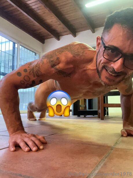 Naakte gelekte OnlyFans-foto van Welder1978