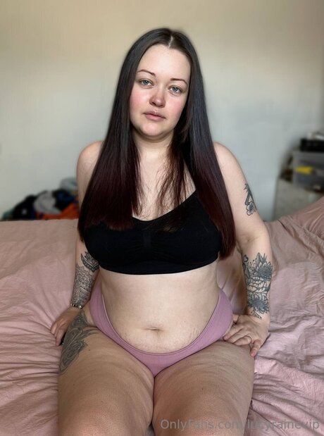 Обнаженная фотография утечки OnlyFans от Lucyrainevip