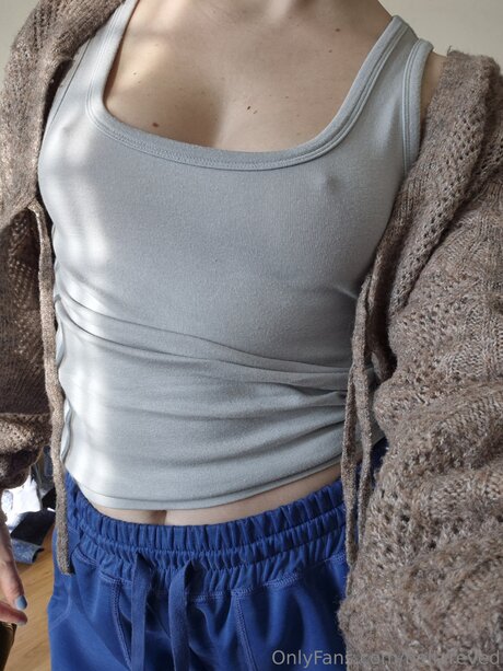 Foto di nudo di fuga di OnlyFans di Bellareved