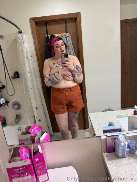 Alasti lekkinud OnlyFans-i pilt Edgychubby1