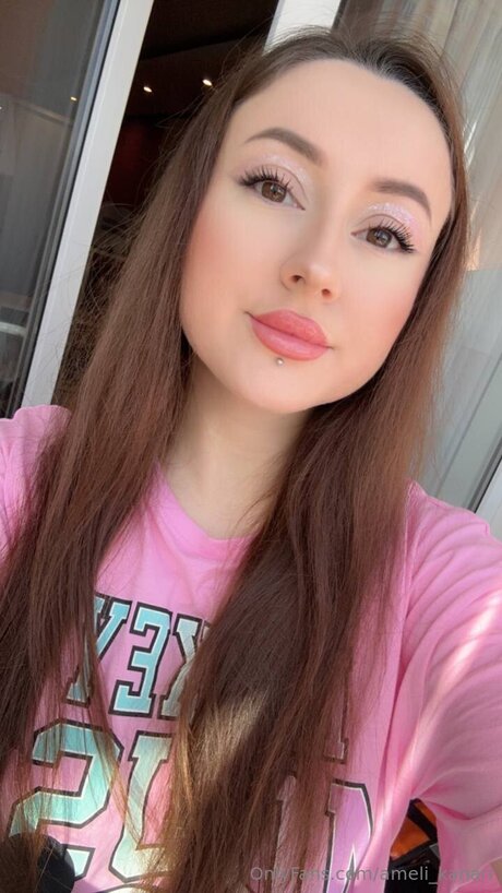 Nahá fotka uniklých OnlyFans od Ameli Kanari