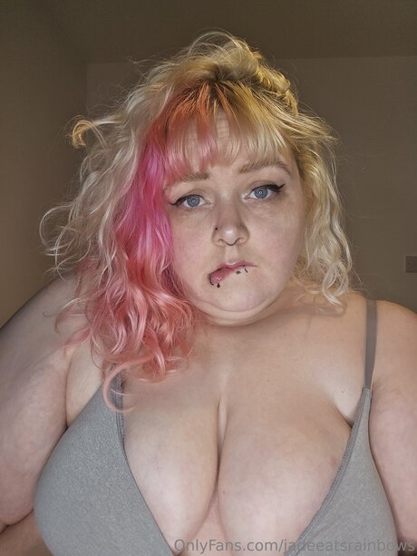 Nacktes geleaktes OnlyFans-Foto von Jadeeatsrainbows