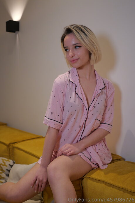 Foto di nudo di fuga di OnlyFans di Little Evelyn