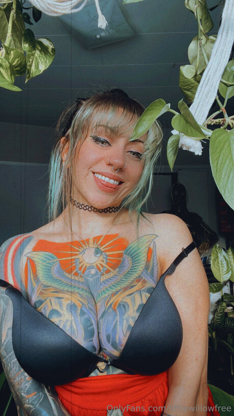 Naken läckt OnlyFans-bild av Littlewillowfree