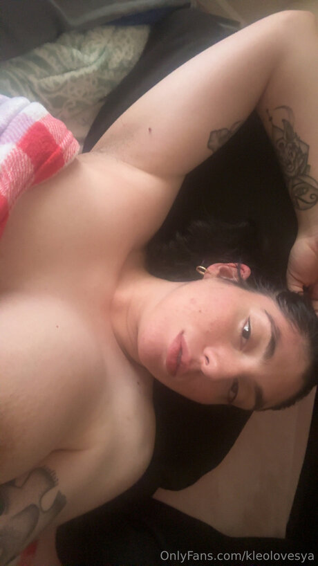 Naken läckt OnlyFans-bild av Kleolovesya