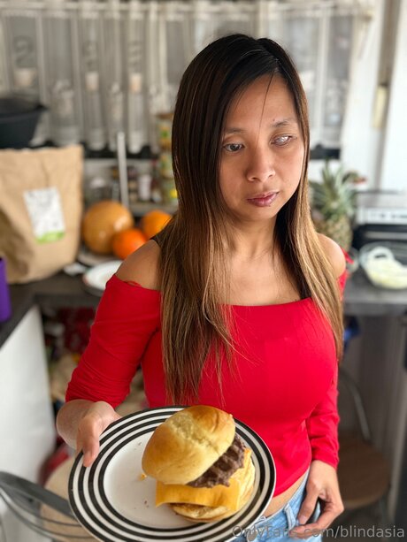 Naken lekkede OnlyFans-bilde av Blindasia