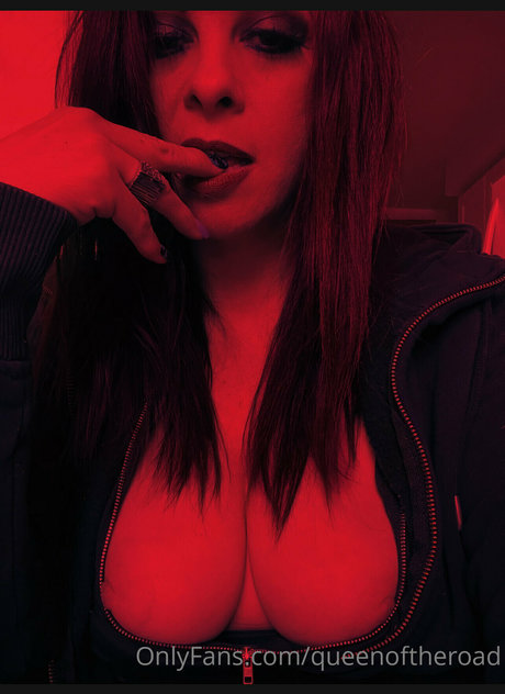 Naakte gelekte OnlyFans-foto van Queen Of The Road