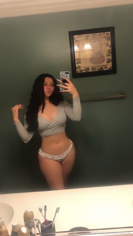 Alasti lekkinud OnlyFans-i pilt Jendizzle