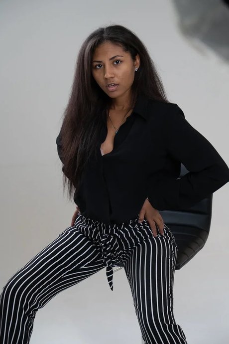 Foto di nudo di fuga di OnlyFans di Leah Milkdiamond