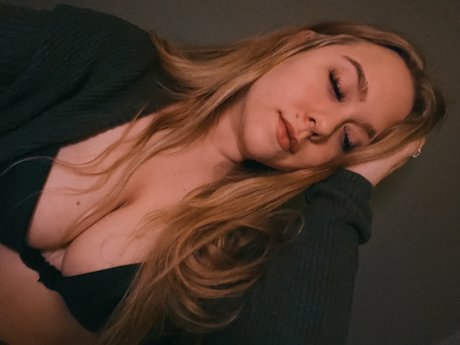 Naken lekkede OnlyFans-bilde av Brit