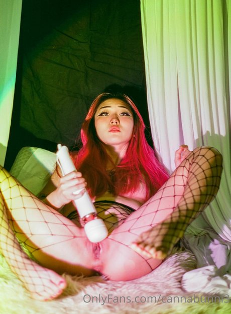 Nahá fotka uniklých OnlyFans od Cannabunni3