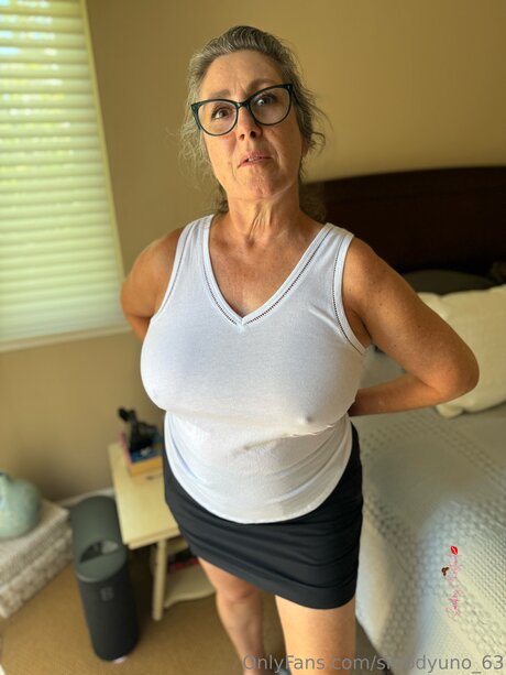 OnlyFans-model Smbdyuno 63