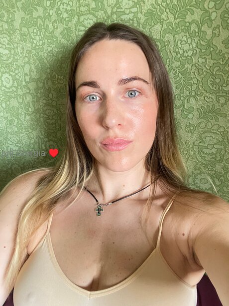 Alasti lekkinud OnlyFans-i pilt Juligiorgia