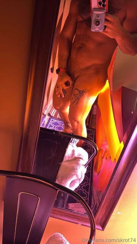 Alasti lekkinud OnlyFans-i pilt Skrot74