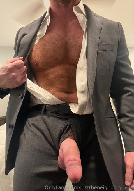 Alasti lekkinud OnlyFans-i pilt Justtheneighborguy85