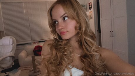 Naakte gelekte OnlyFans-foto van Aubreysbetas