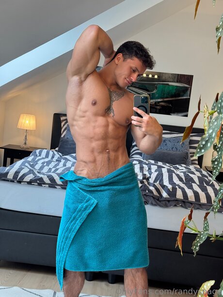 Naken lekkede OnlyFans-bilde av Randyspage