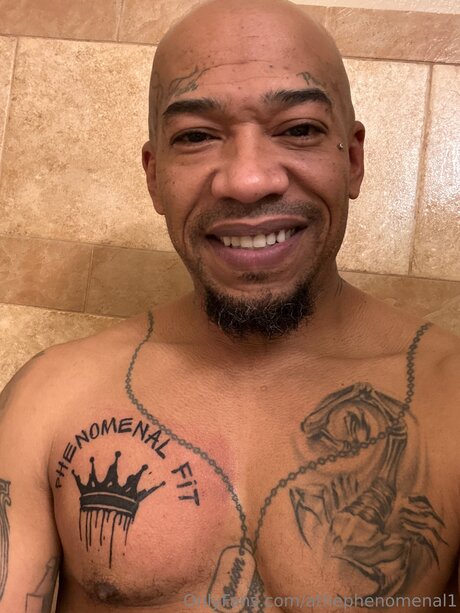 Alasti lekkinud OnlyFans-i pilt Athephenomenal1