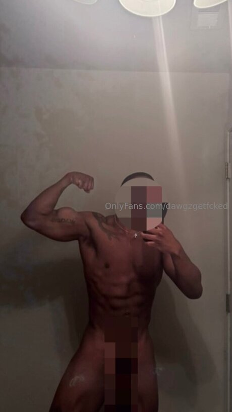 Foto di nudo di fuga di OnlyFans di Dawgzgetfcked