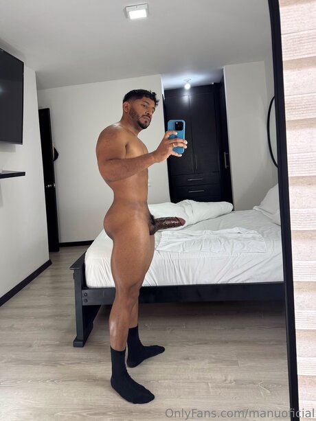 Alasti lekkinud OnlyFans-i pilt Manuoficial