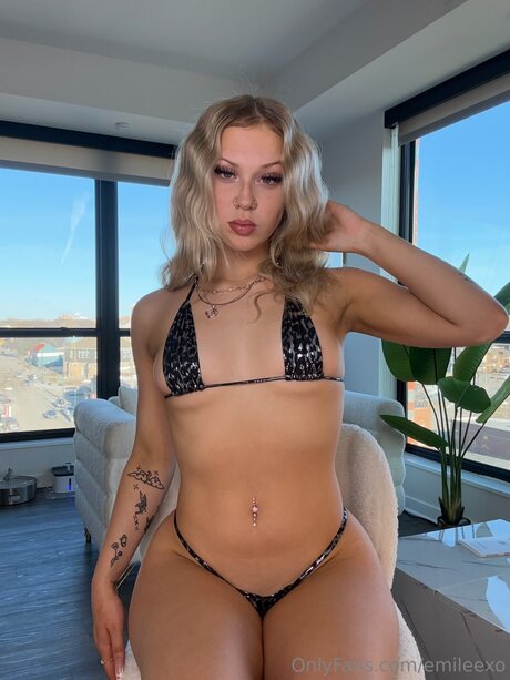 Emileexo OnlyFansリークヌード写真