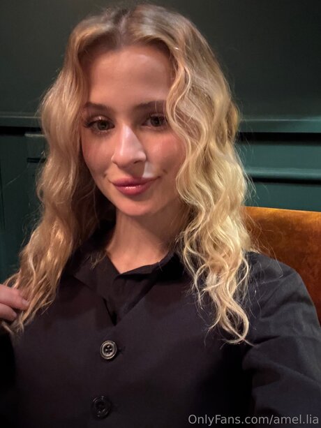 Naakte gelekte OnlyFans-foto van Amel Lia