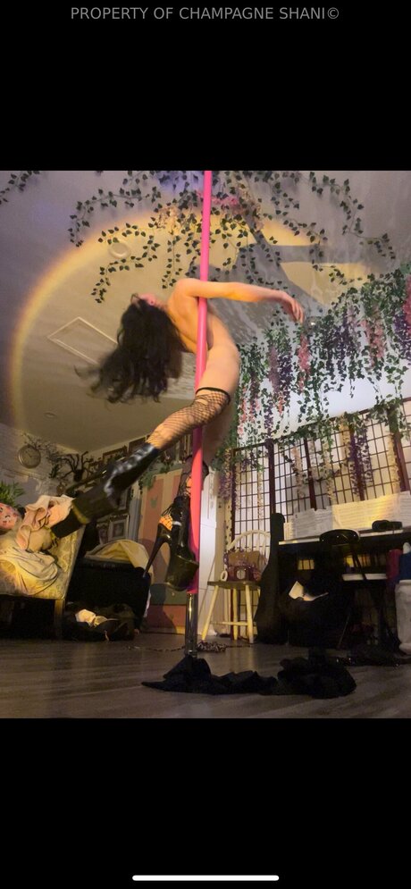 Alasti lekkinud OnlyFans-i pilt Mybigmeatyclaws