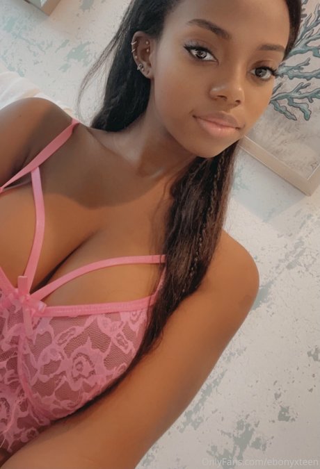 Nahá fotka uniklých OnlyFans od Ebonyxvenus