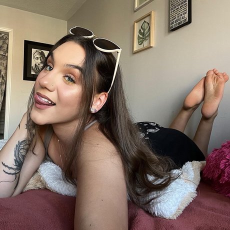 Queenzsfeet naked leaks OnlyFans pic