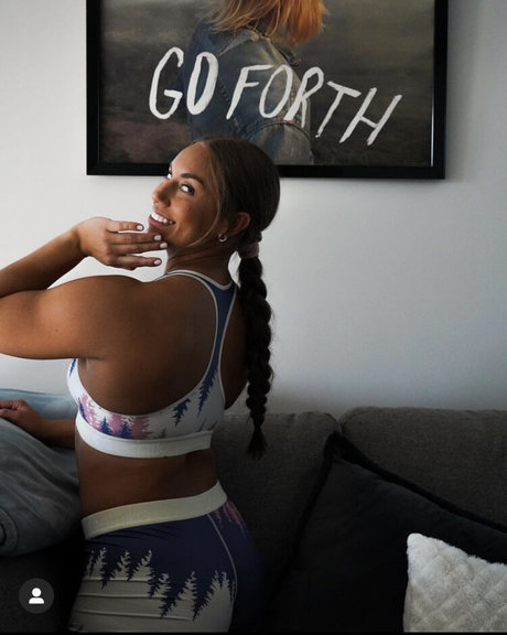 Alasti lekkinud OnlyFans-i pilt Elliebaerfit